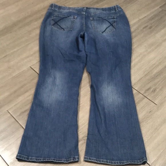 Lane Bryant Bootcut Tighter Tummy Technology Light Wash Jeans size 18 - Picture 2 of 9